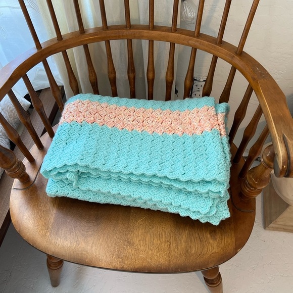 Hand made crochet baby blanket - Picture 6 of 8